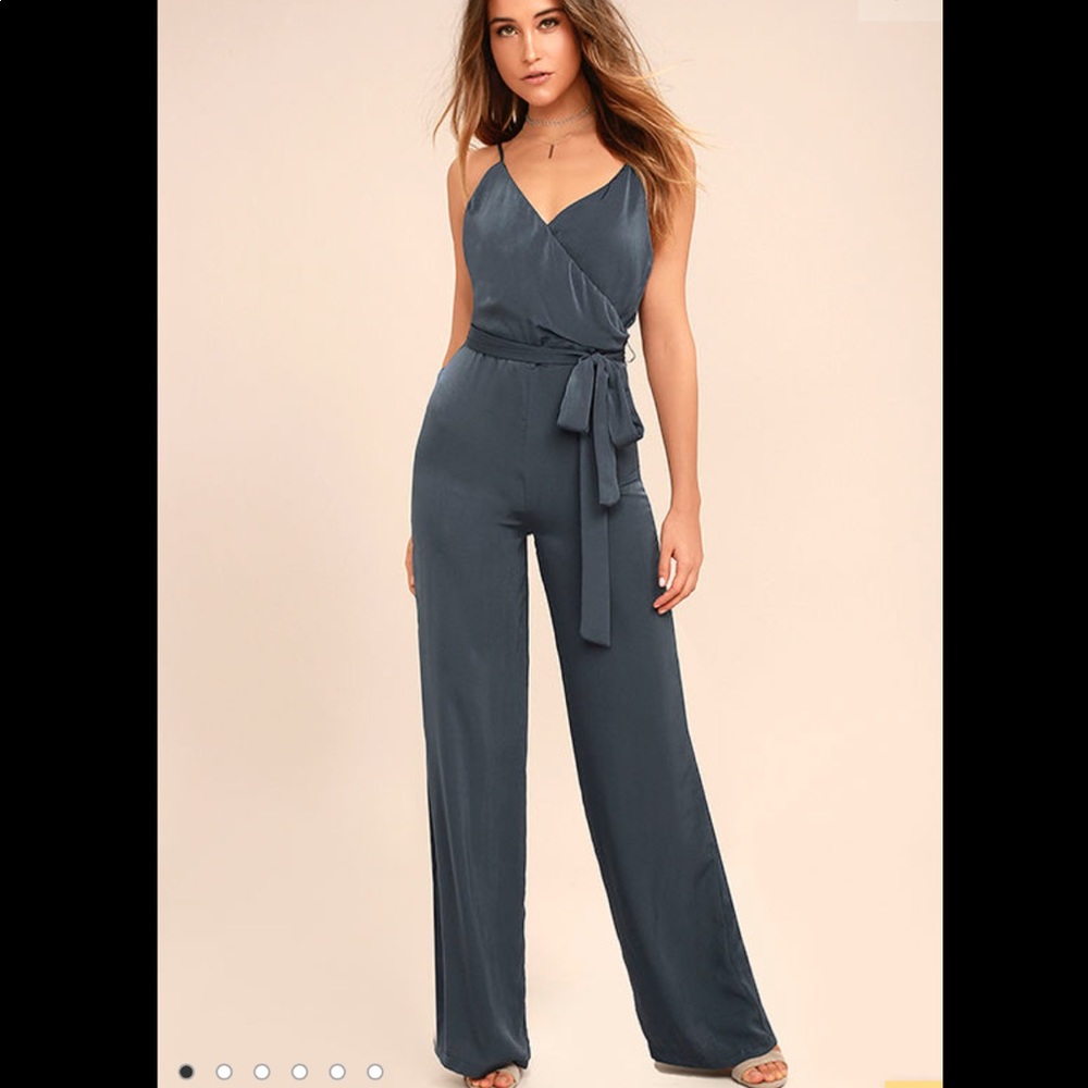 🌸NWOT LuLus Beautiful blue jumpsuit!🌼